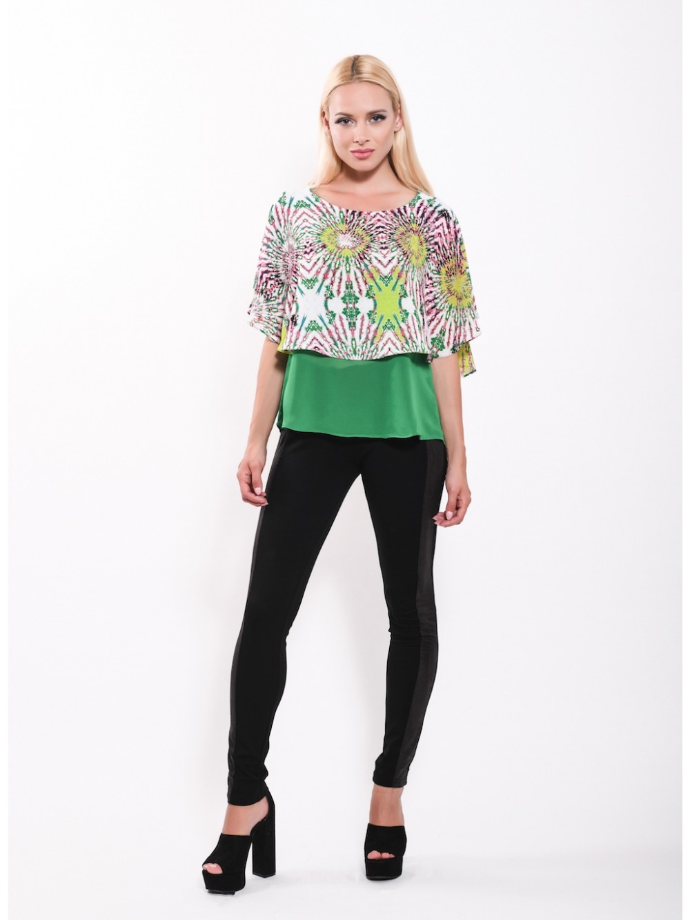 Dámská top SCILLA zelený s barevným vzorem.